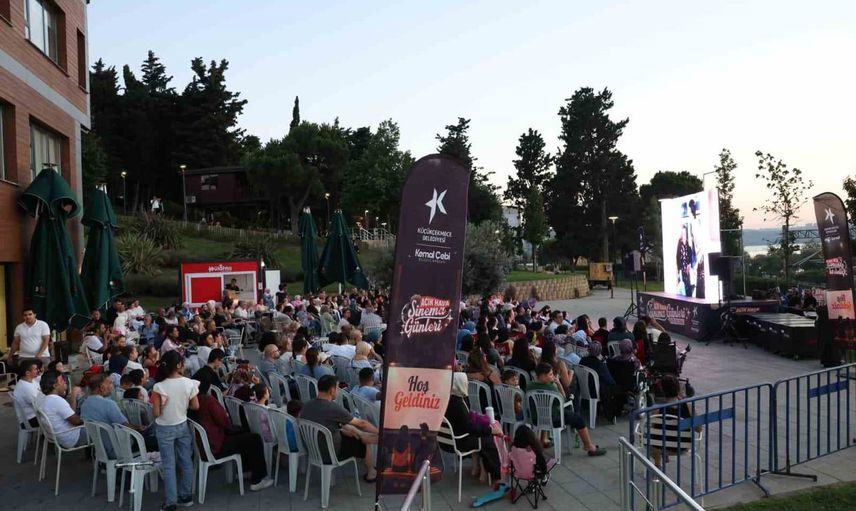 Küçükçekmece'de yaz akşamları yeşilçam nostaljisi 'Neşeli Günler' ile açıldı