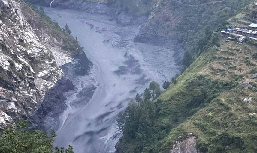Gorkha selinde Manaslu parkurunda mahsur kalan yabancı dağcılar kurtarılmayı bekliyor
