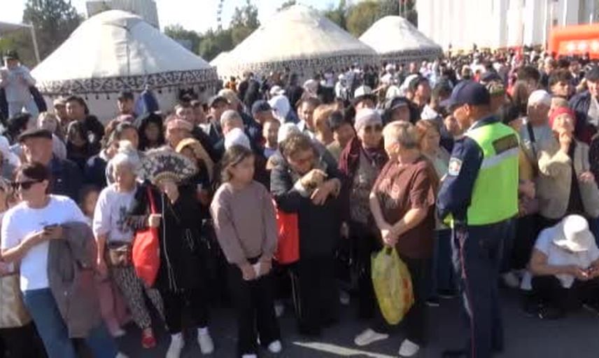 Bişkek'te yüzüncü yıl anısına 120 metrelik at sucuğu hazırlandı