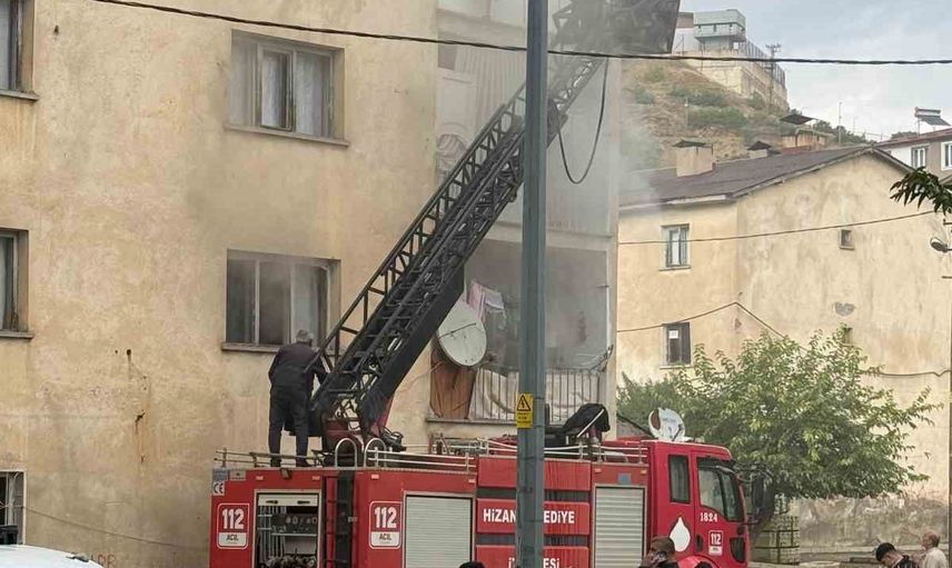 Hizan'da hızlı müdahale sayesinde ev yangını büyümeden kontrol altına alındı