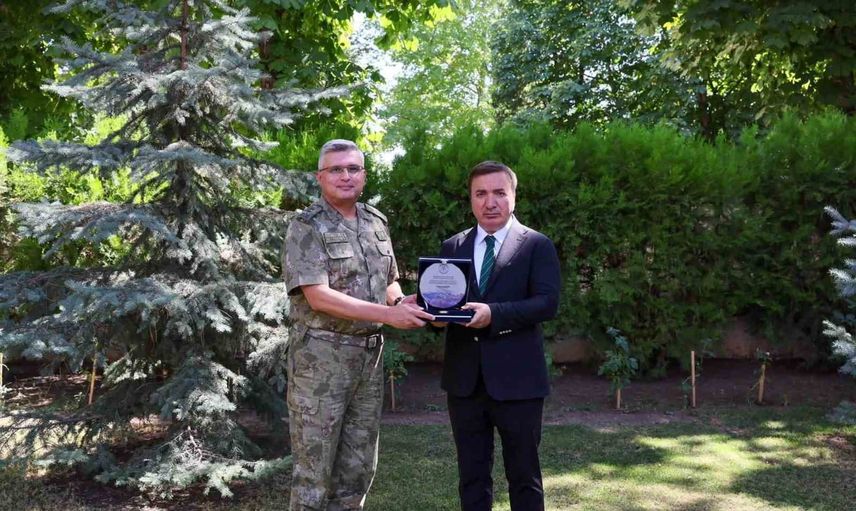 Veda gününde valilikte teşekkür töreni: tümgeneral Murat Ataç emekliliğe uğurlandı