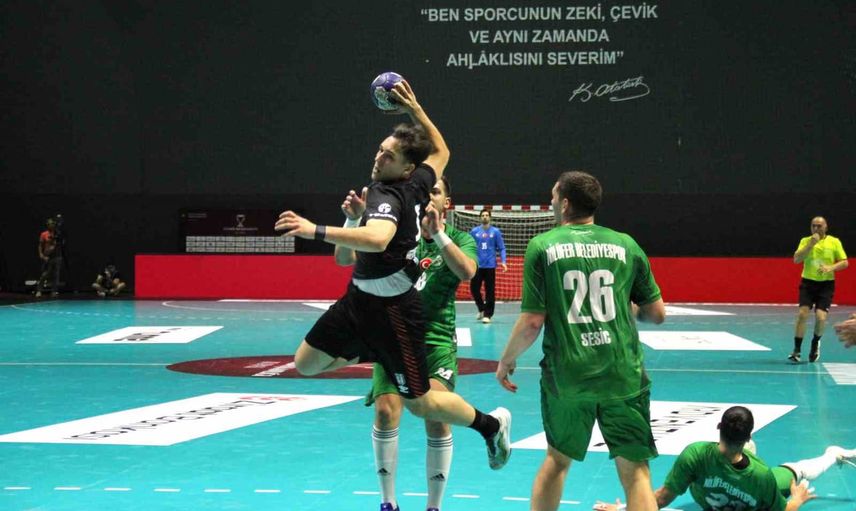 Beşiktaş, Nilüfer'i 38-32 yenip kupayı kazandı