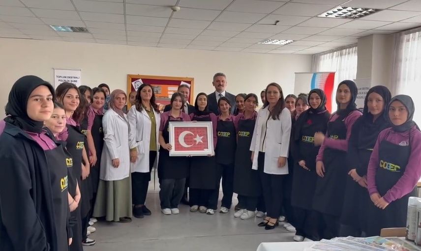 Genç yeteneklere yönelik kâğıt rölyef kursu Erzincan'da başladı