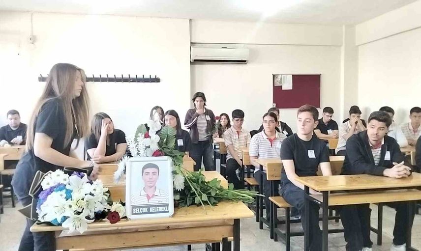 arkadaşlarının bıraktığı çiçeklerle selçuk kelebekli okulunda anıldı