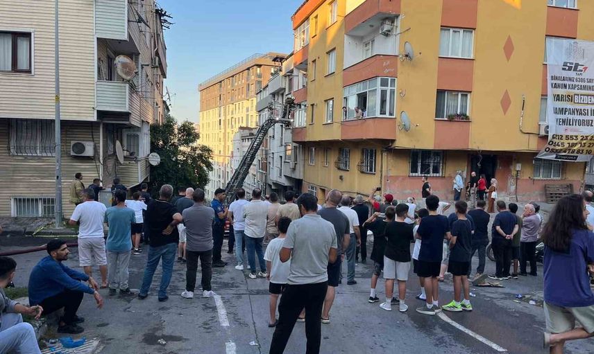 Gaziosmanpaşa'da çatı katı yangını: bir kişi yaşamını yitirdi