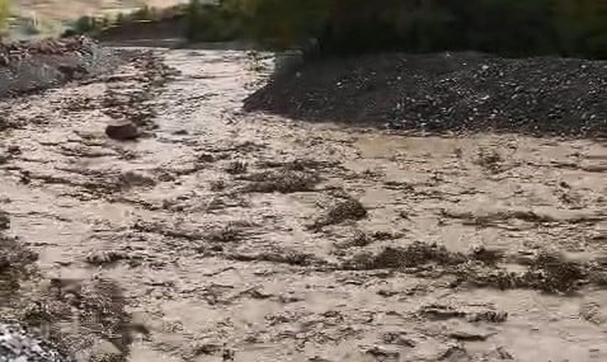 Elazığ'da Gökdere ve Gemtepe köylerinde sel yolları kullanılamaz hale getirdi