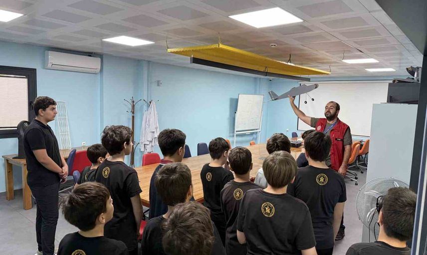 İlkokul öğrencileri Aydın Gençlik Merkezi'nde teknolojiyi deneyimledi