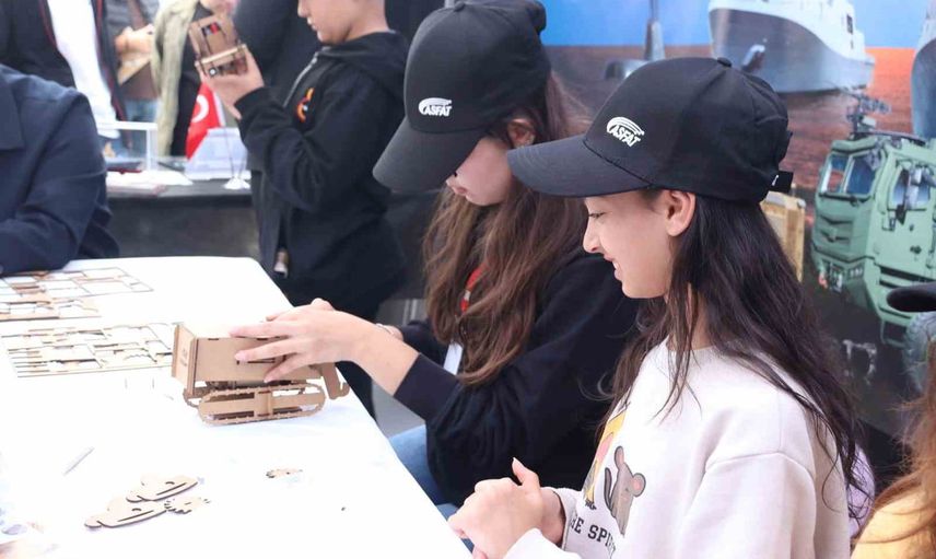 Bilimfest'te çocuklar KAAN ve MEMATT maketleriyle yerli savunmayı tanıdı