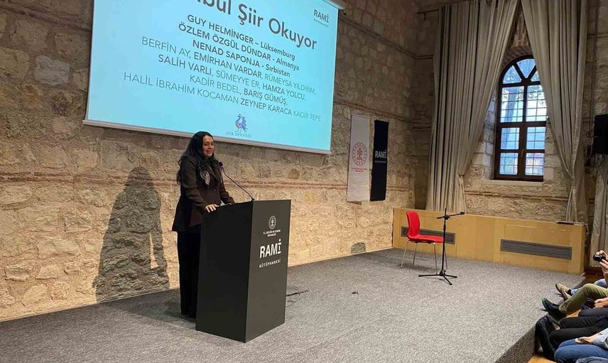 Genç kalemler Rami'de sahne aldı: Sultangazi Yazı Akademisi öğrencileri İstanbul şiir festivalinde