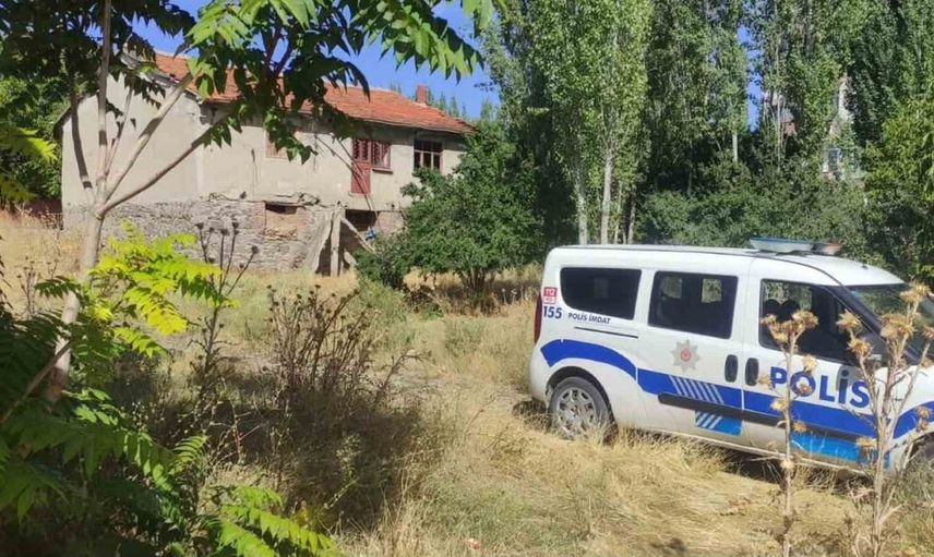 Sandıklı'da metruk binalarda güvenlik denetimi: 57 kişinin gbt'si sorgulandı