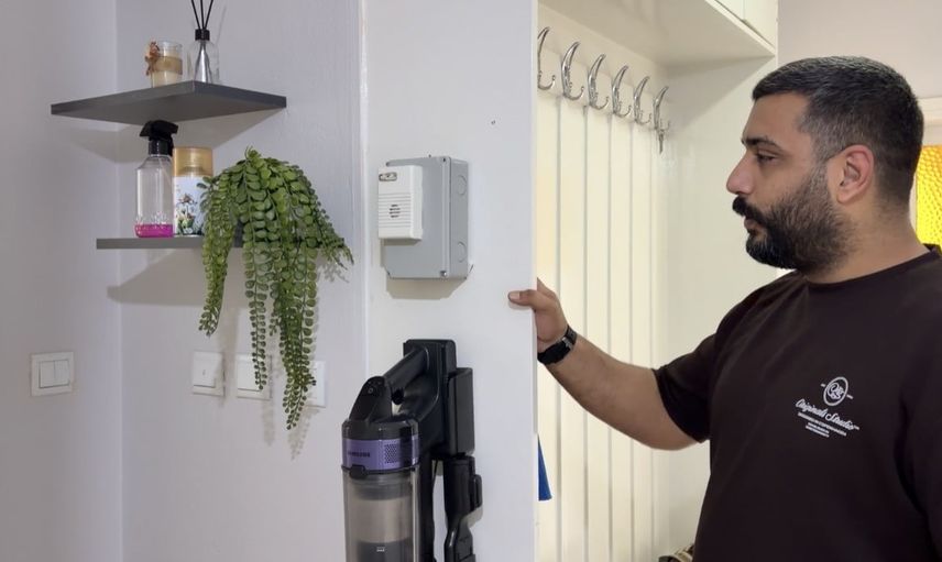 Eşinin panik yaşamasını önlemek için 100 liraya deprem öncesi alarmı yaptı