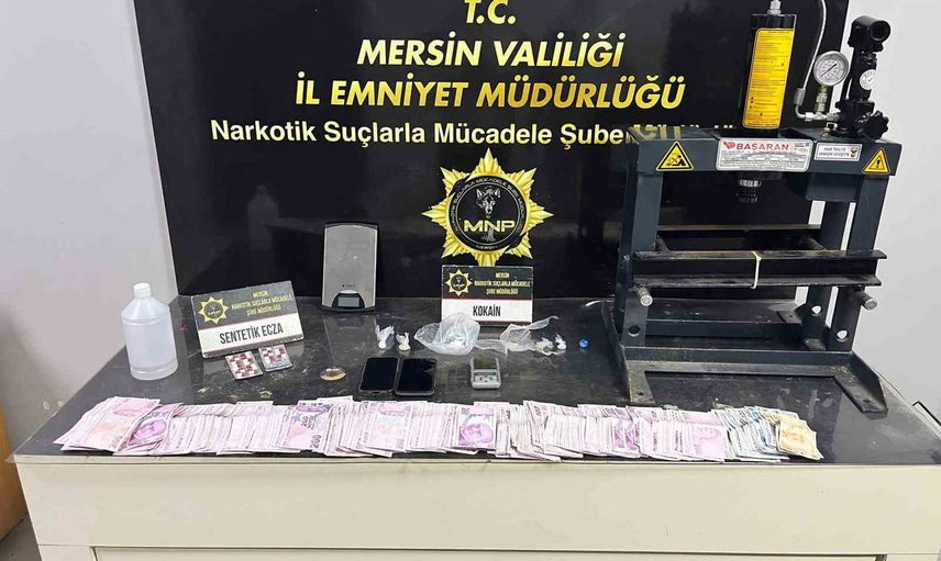 Mersin'de sokak satıcılarına darbe: kokain, sentetik ecza ve 77 bin 200 TL ele geçirildi
