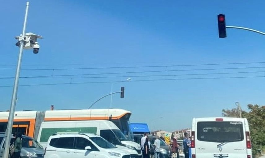 Tramvay hattında çarpışma: Tepebaşı'nda seferler kısa süreli aksadı