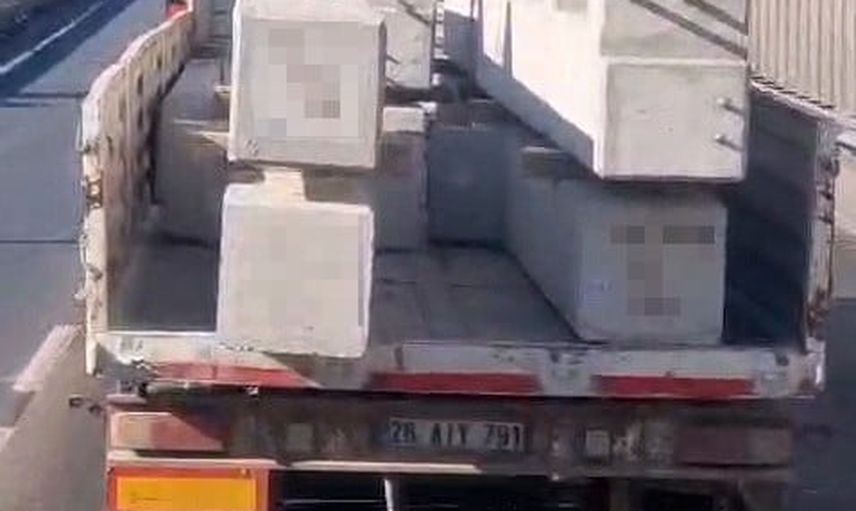 Bağlanmadan taşınan tonluk beton bloklar Eskişehir Çevreyolu'nda tehlike yarattı