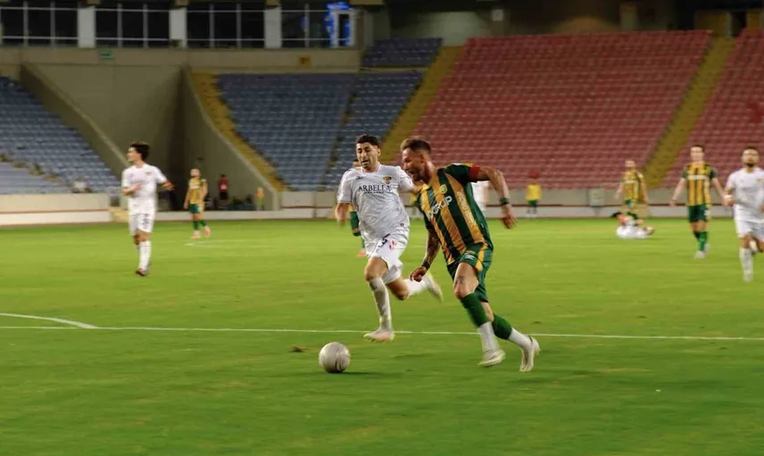 Osmaniyespor kafilesi dönüşte taşlı saldırıya uğradı