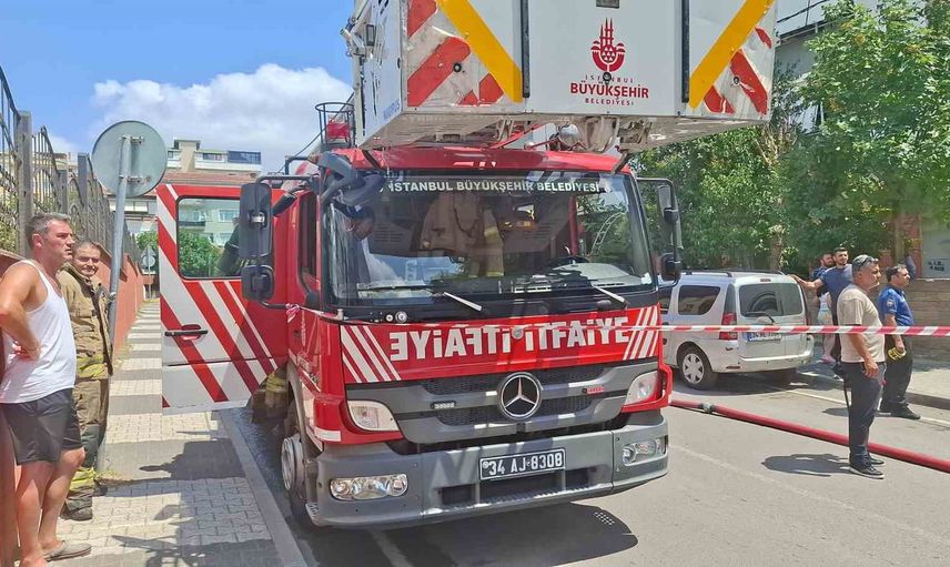 Maltepe'de elektrikli araç alev alıp kullanılamaz hale geldi