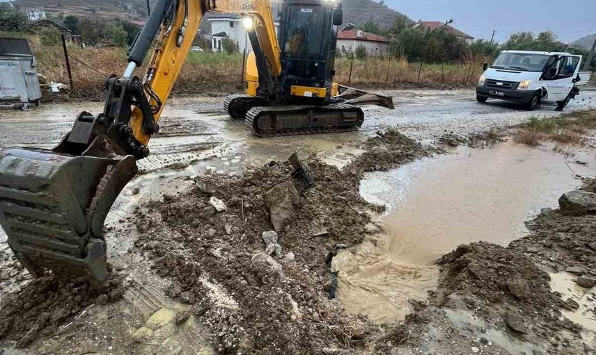 Marmaris'te ekipler sağanak sonrası teyakkuzda