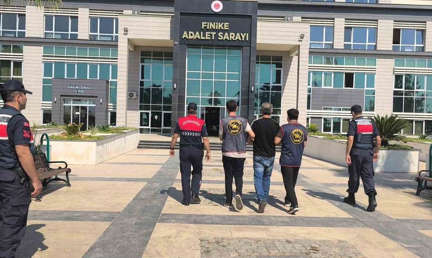 Finike'de 25 yıl 9 aylık kesinleşmiş ceza ile aranan hükümlü yakalandı