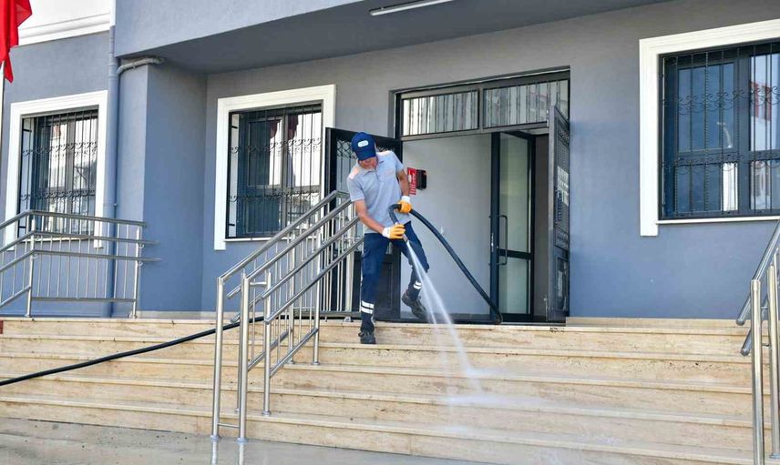 Esenyurt'ta okullar yaz bakımından çıkarıldı, sınıflar yeni döneme hazırlandı