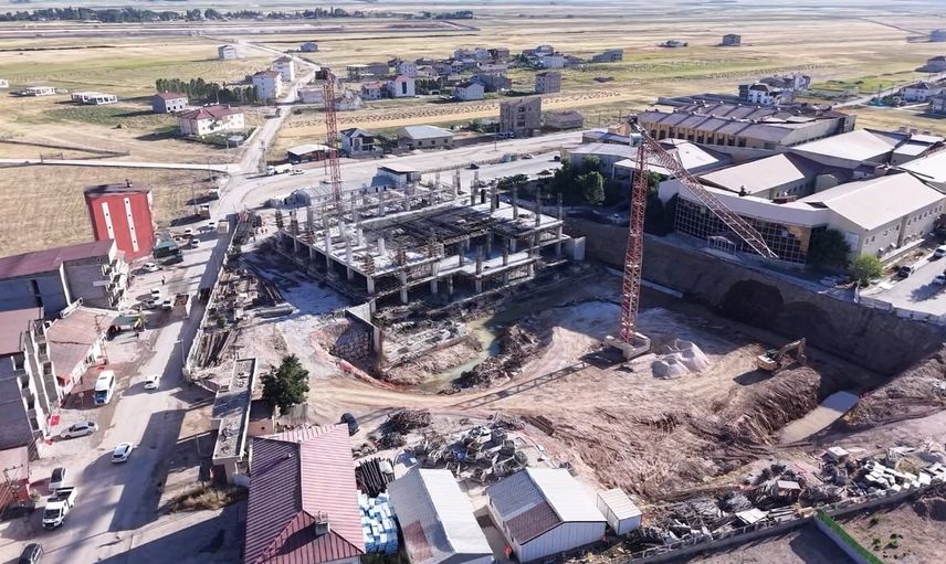Yüksekova'da 100 yataklı hastane ek binası sismik önlemlerle yükseliyor