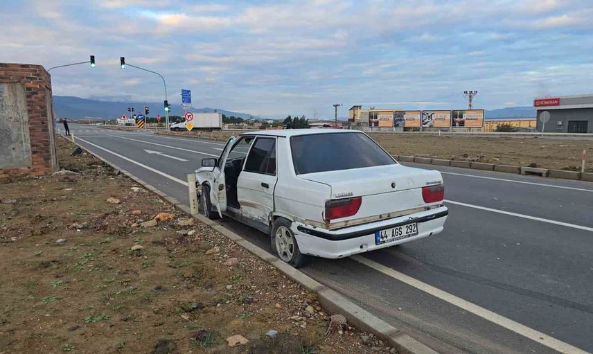 Otogar kavşağında çarpışma: İslahiye'de iki araçta maddi hasar
