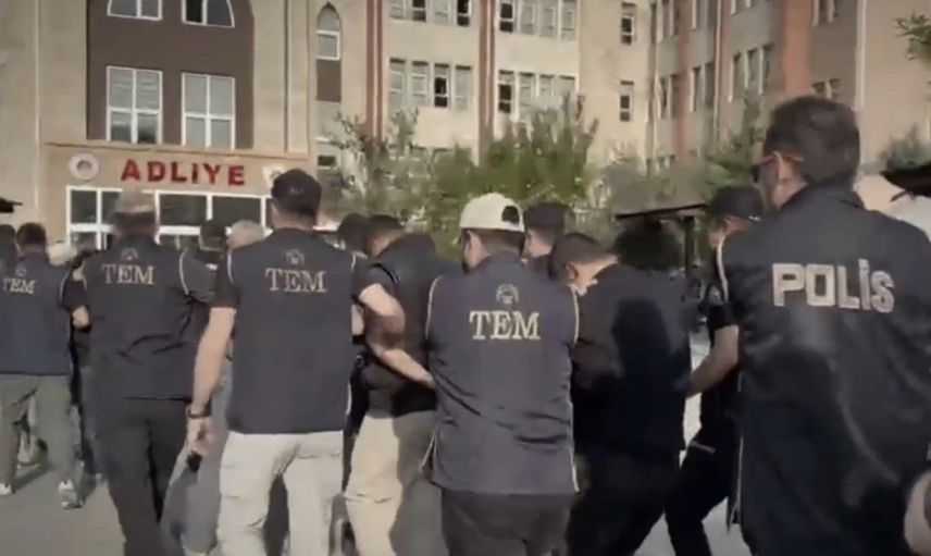 Cumhuriyet başsavcılığı ters kelepçe ve görüntü paylaşımı iddialarını resen soruşturuyor
