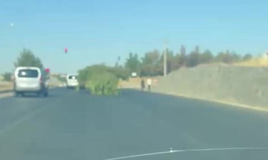 Silvan bulvarı'nda römorkunu neredeyse saklayan devasa yeşil yük sürücüleri endişelendirdi
