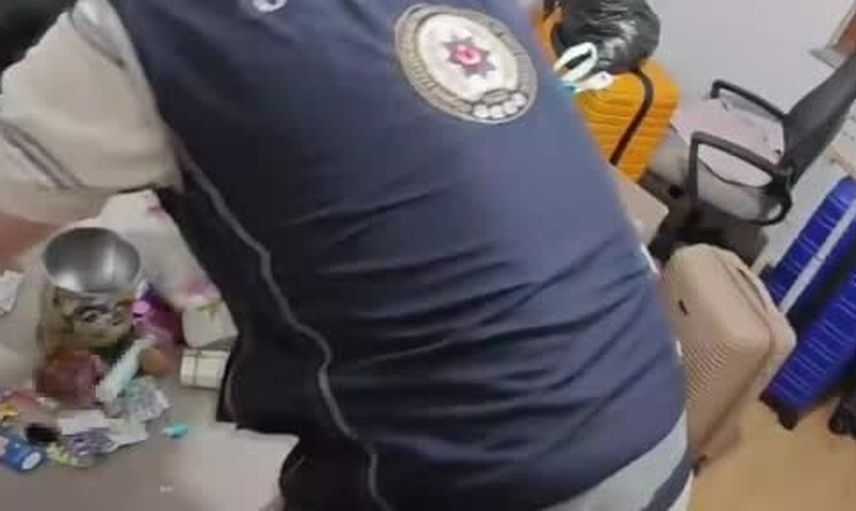 sahte iş vaadiyle tiktok yayınlarına zorlanan kadınların bulunduğu şebeke çökertildi