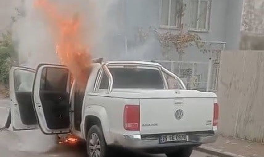 İzmir'de minibüste yangına müdahale sırasında patlama paniği