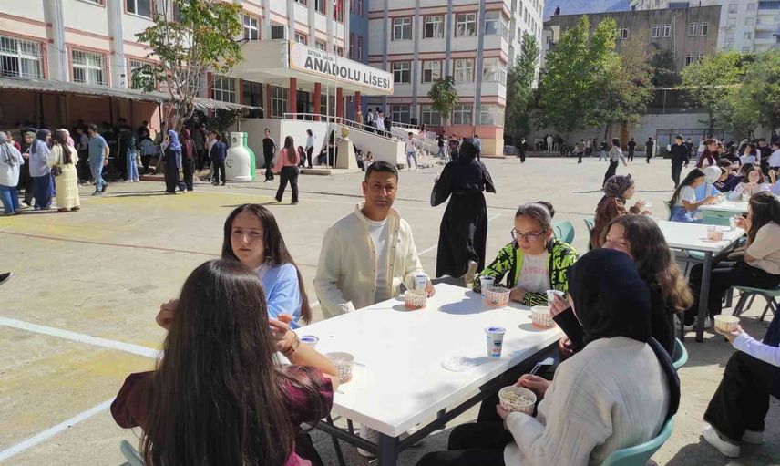 Sason'da Anadolu Lisesi'nde sonbahar şenliği gençler oyunlarla kaynaştı