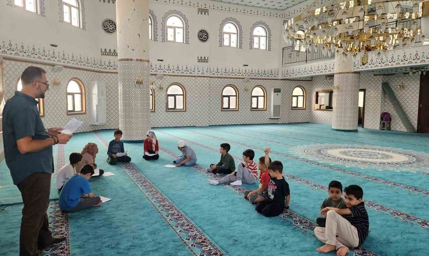 Köşk'te çocuklara yönelik değerler atölyesi camide eğitim ve oyunla başladı