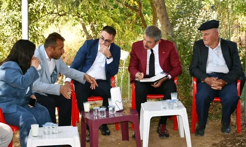 silopi köylerinde halkın taleplerini dinleyen milletvekili