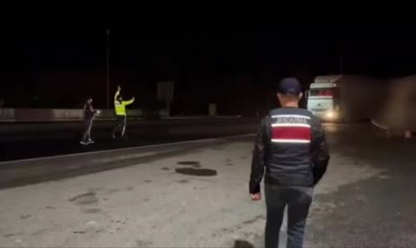 Adana'da otoyolda 25 milyon liralık kaçak tütün operasyonu