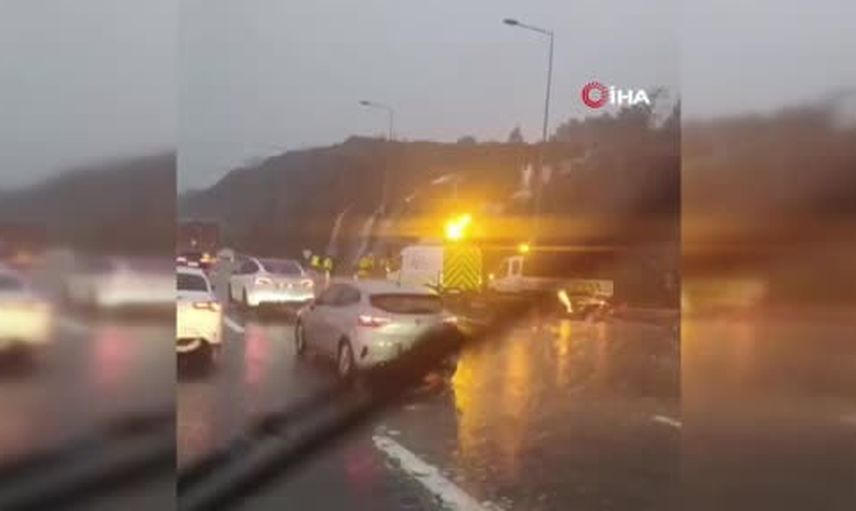 Riva'da yağmur yolları esir aldı: Kuzey Marmara Otoyolu'nda trafik durdu