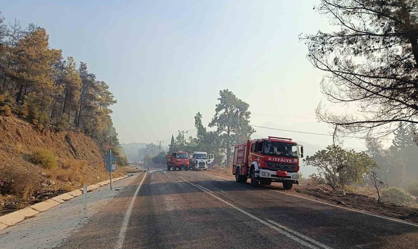 Kumluca'da alevlerle mücadele sürüyor, yangın kısmen kontrol altında