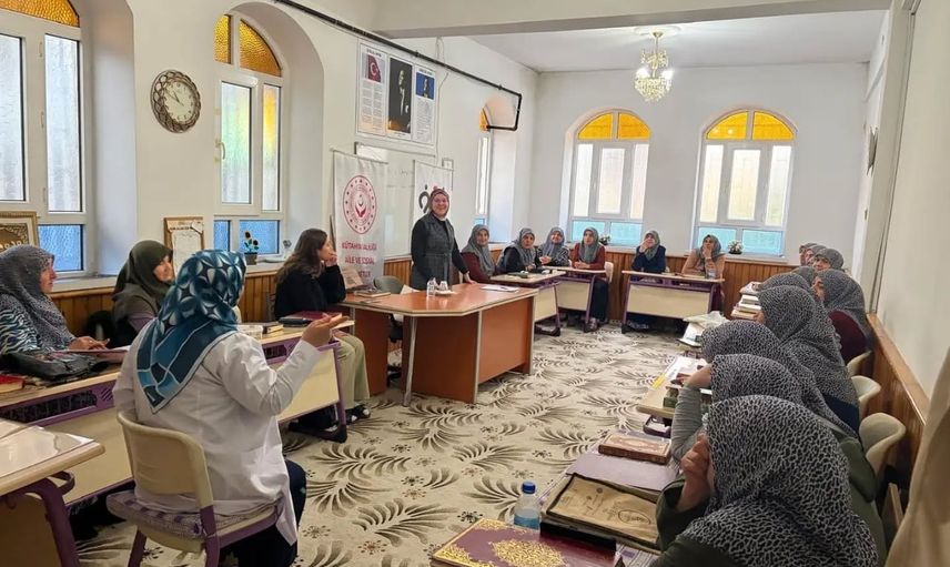 Kütahya'da kız Kur'an kursunda yaşam boyu öğrenme ve dijital okuryazarlık eğitimi