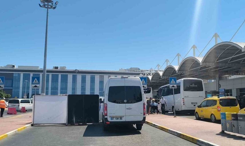 Antalya'da havalimanı otoparkında silahlı olay: kadın hayatını kaybetti
