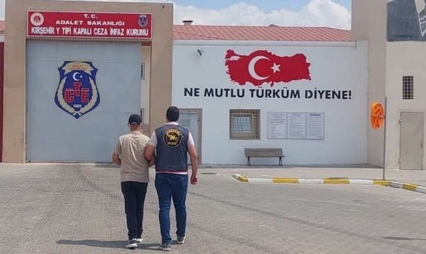 Kırşehir'de jandarma timlerinin takibi sonucu 10 yıl kesinleşmiş hapis cezası bulunan kişi yakalandı