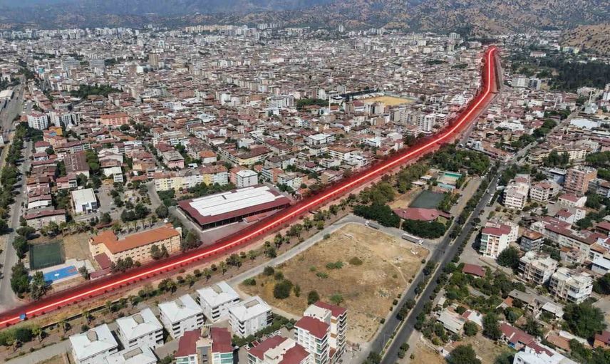 Nazilli'de 372 sokakta modern dönüşüm: 10 bin metrekare sıcak asfalt serildi