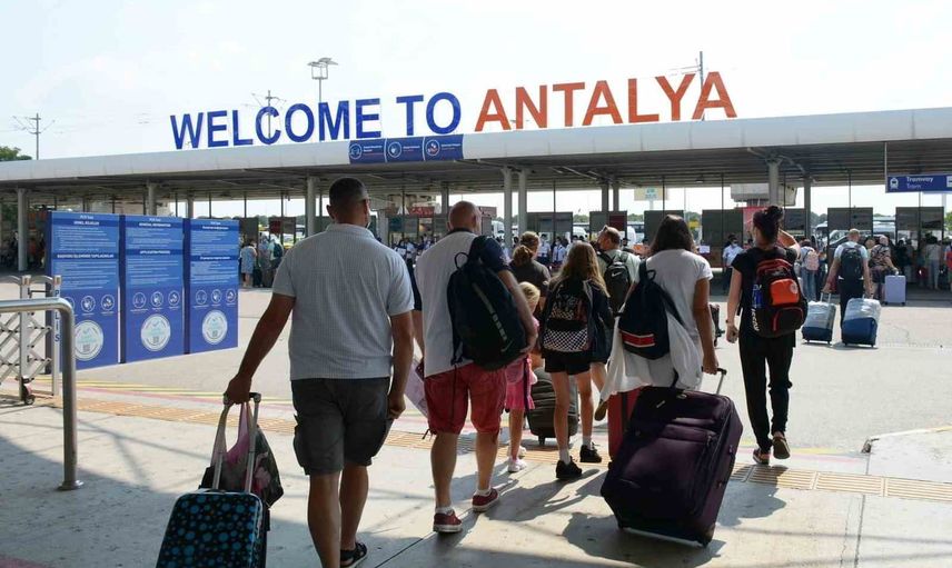 Yaz dönemi verileri: Antalya 8 ayda 11 milyon yabancı turist ağırladı
