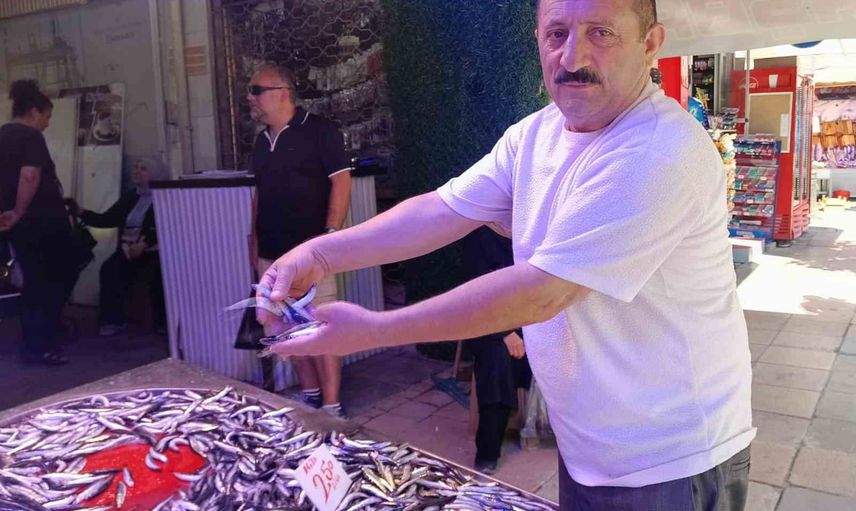 Eskişehir'de tezgahlar balık bolluğuyla ucuzluk sinyali veriyor