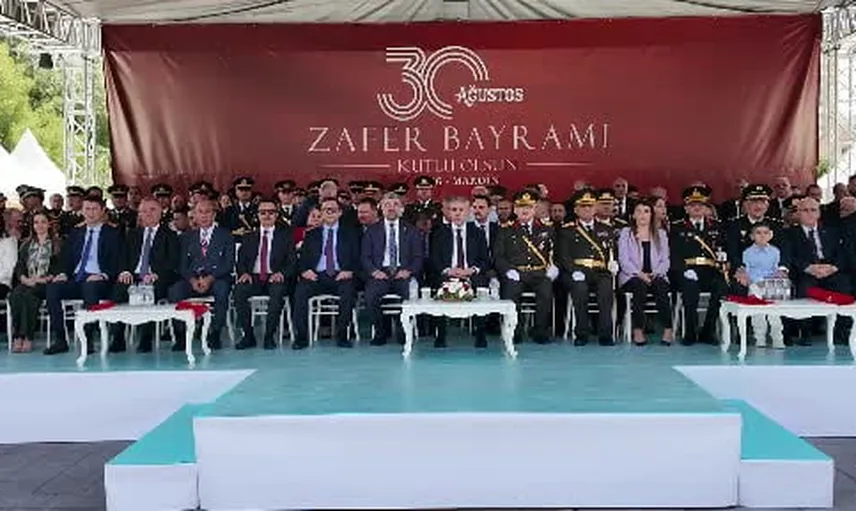 Mardin'de 30 Ağustos coşkusu: tören, çelenk ve madalya töreni