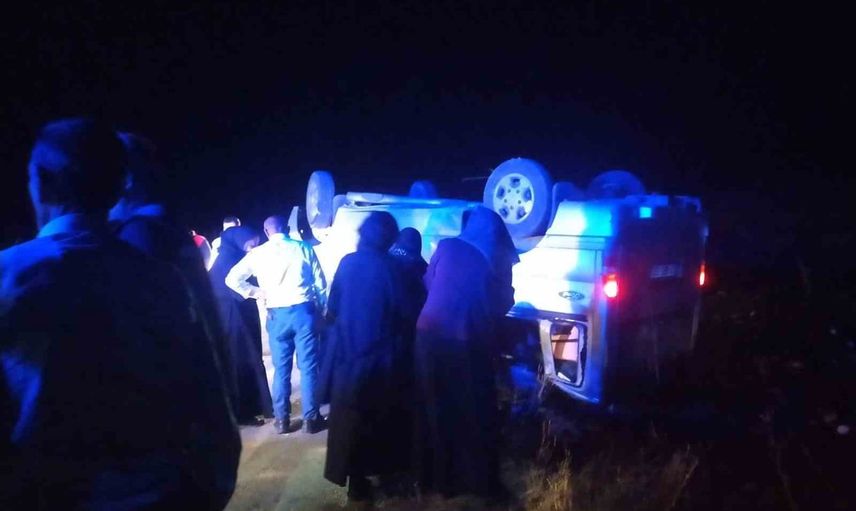 İmranlı'da minibüs devrildi: 7 yaralı