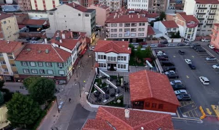 Müziğe yeniden yön veren Büşra Şimşek'in cesaret hikâyesi
