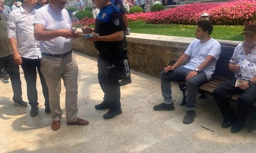 Cami çıkışında emniyet ekipleri güvenlik ve dolandırıcılık uyarısı yaptı