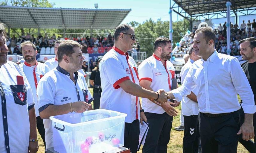 Kurtdere er meydanı'nda altın kemerin sahibi Mustafa Taş
