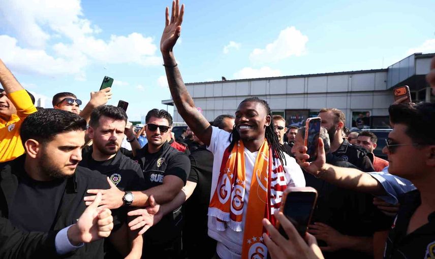 Rafael Leao İstanbul'da: Galatasaray forması için sağlık kontrolüne doğru