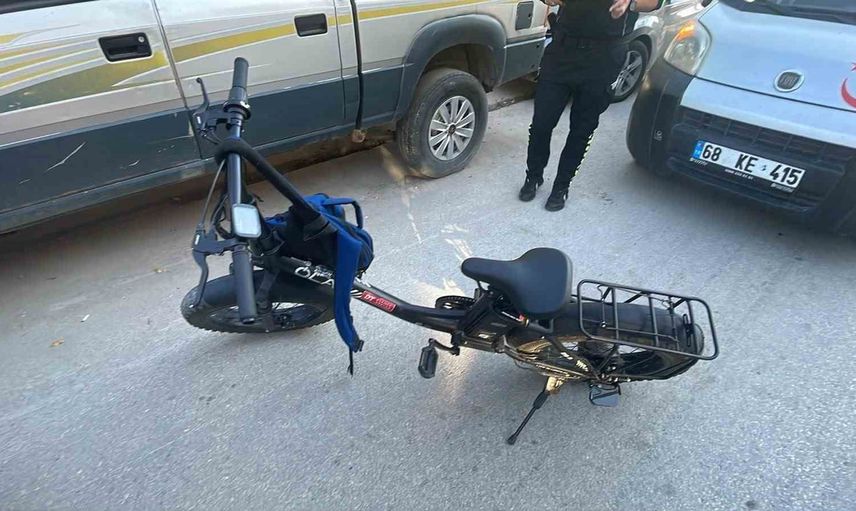 Karaman'da ana caddede kaza: elektrikli bisiklet arkadan çarptı, 16 yaşındaki sürücü yaralandı