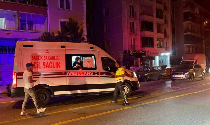 Çorum'da Gülabibey Mahallesi'nde yayaya çarpma: yaralı hastaneye kaldırıldı