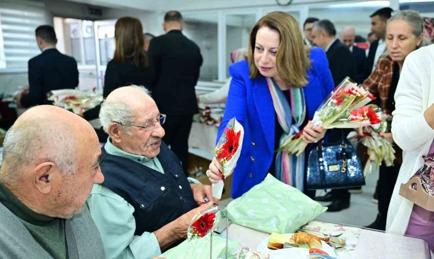 Eskişehir valisi Erdinç Yılmaz huzurevi sakinleriyle dünya yaşlılar günü'nde buluştu